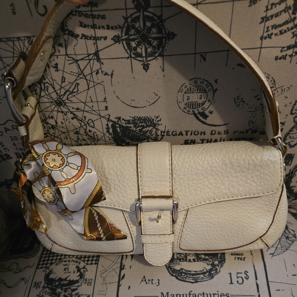Michael Kors Handbags - Michael Kors Colby Leather Shoulder Bag EUC W/ Twilly